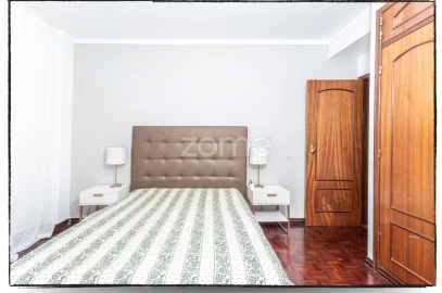 Apartamento T2 para Venda em Carcavelos e Parede