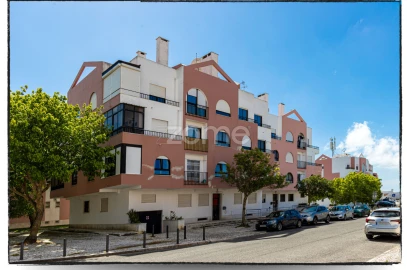 Apartamento T2 para Venda em Carcavelos e Parede