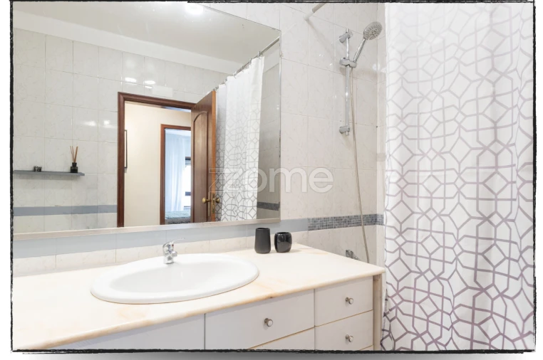Apartamento T2 para Venda em Carcavelos e Parede Foto 37