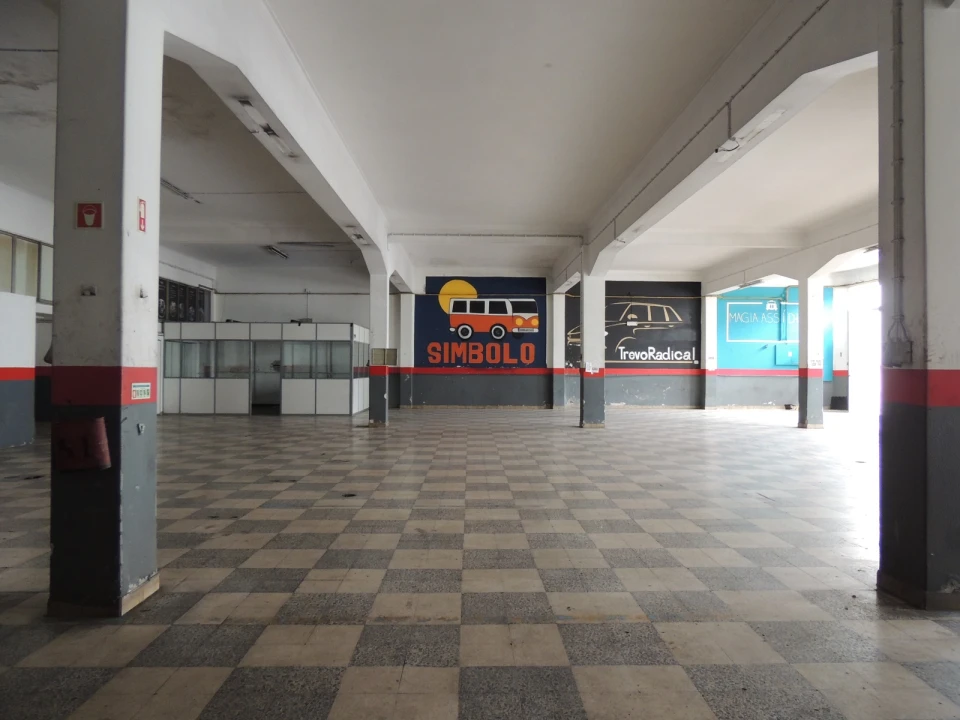 Armazém para Venda em Amora Foto 1
