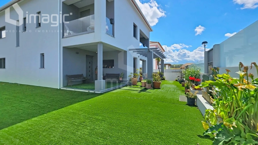 Moradia T5 para Venda em Santo Isidoro Foto 7