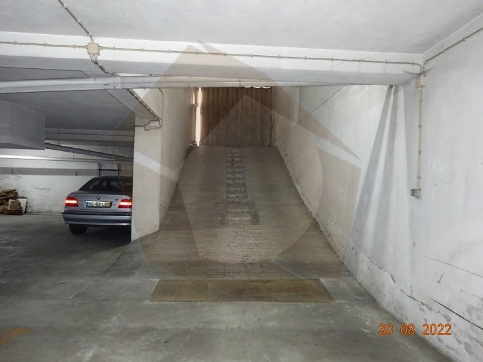 Garagem para Arrendamento em Ramalde Foto 1
