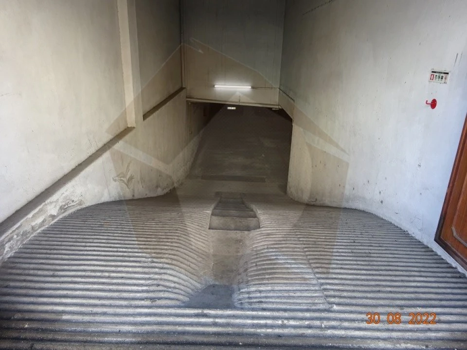 Garagem para Arrendamento em Ramalde Foto 5