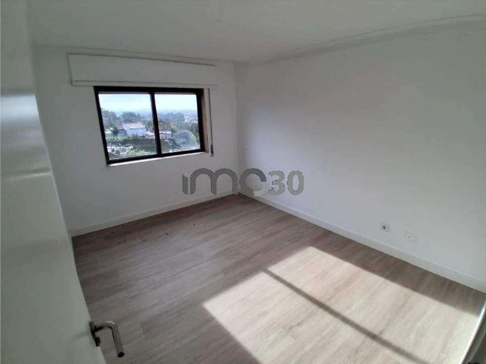 Apartamento T2 para Venda em Rio Tinto Foto 3