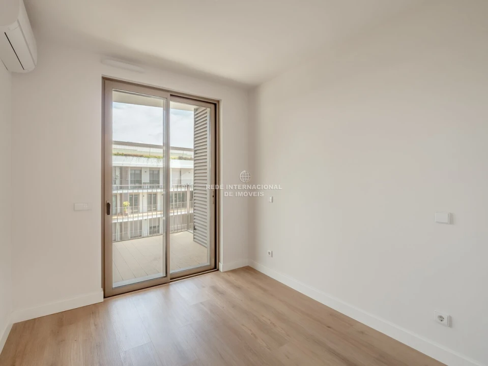 Apartamento T3 para Venda em Algés, Linda-A-Velha e Cruz Quebrada-Dafundo Foto 2
