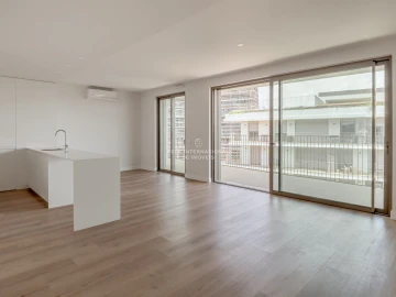 Apartamento T3 para Venda em Algés, Linda-A-Velha e Cruz Quebrada-Dafundo