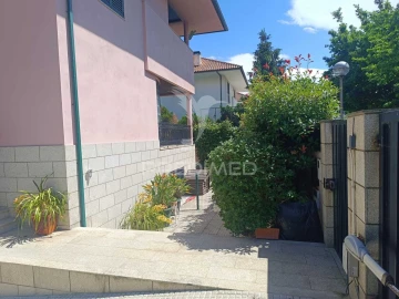 Moradia T4 para Venda em Peso da Régua e Godim
