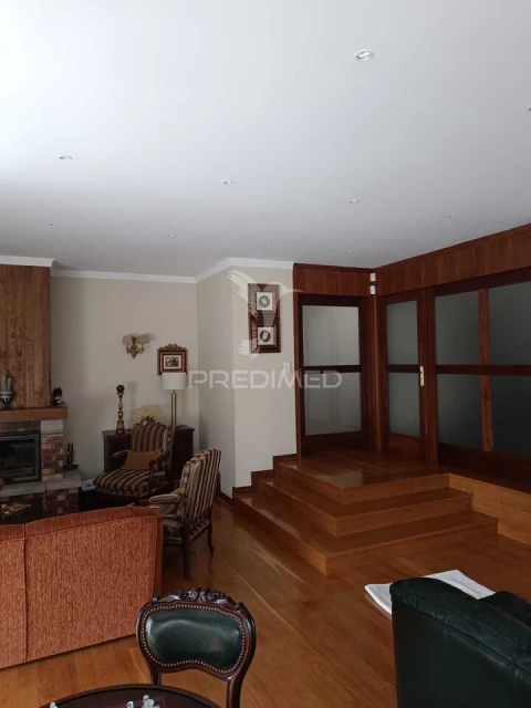 Moradia T4 para Venda em Peso da Régua e Godim