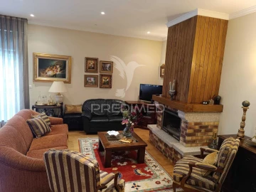 Moradia T4 para Venda em Peso da Régua e Godim