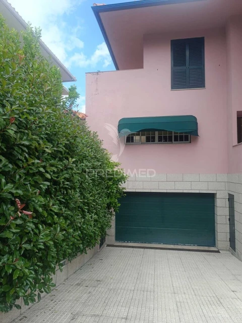 Moradia T4 para Venda em Peso da Régua e Godim