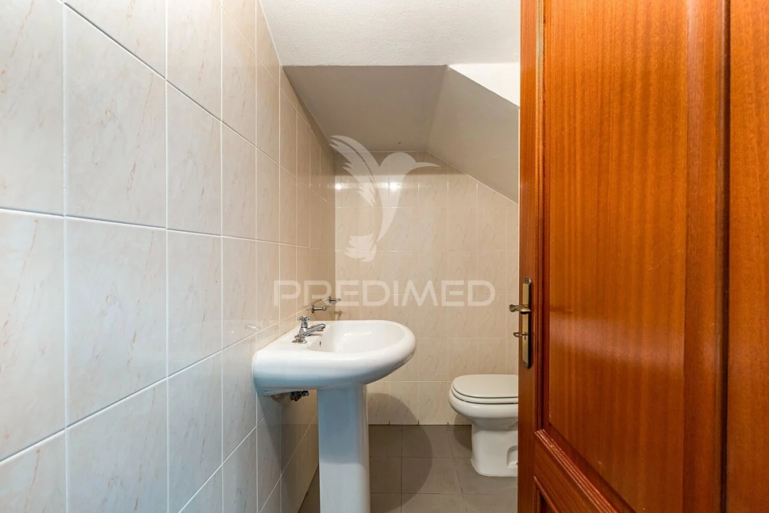 Moradia T4 para Venda em Castro Daire Foto 32