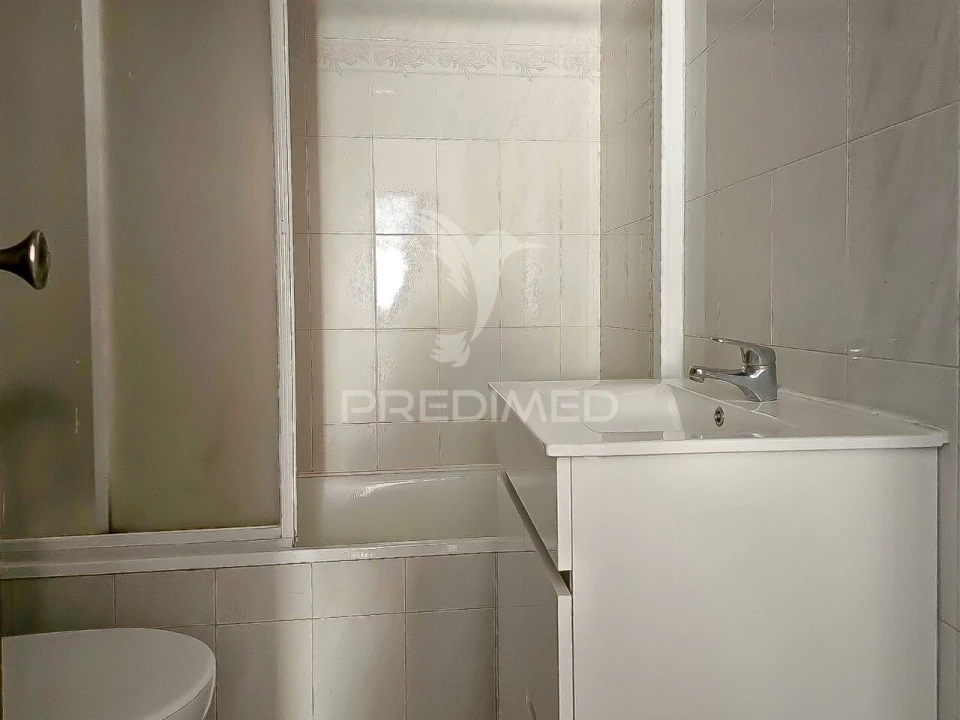 Apartamento T2 para Venda em Rio de Mouro Foto 19