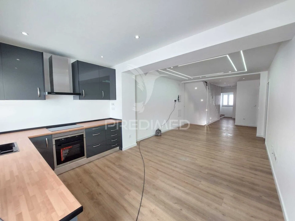 Apartamento T4 para Venda em Sé e São Lourenço Foto 3