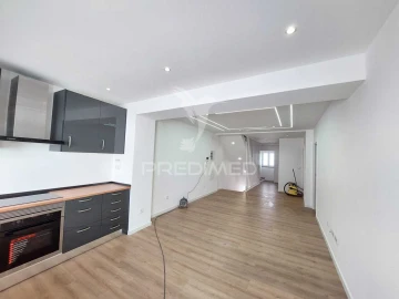 Apartamento T4 para Venda em Sé e São Lourenço