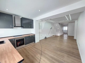 Apartamento T4 para Venda em Sé e São Lourenço