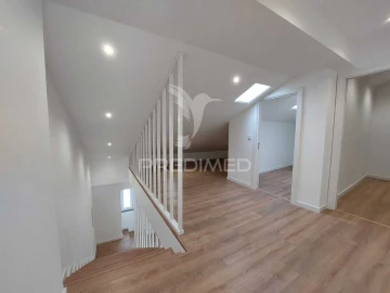 Apartamento T4 para Venda em Sé e São Lourenço