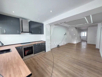 Apartamento T4 para Venda em Sé e São Lourenço