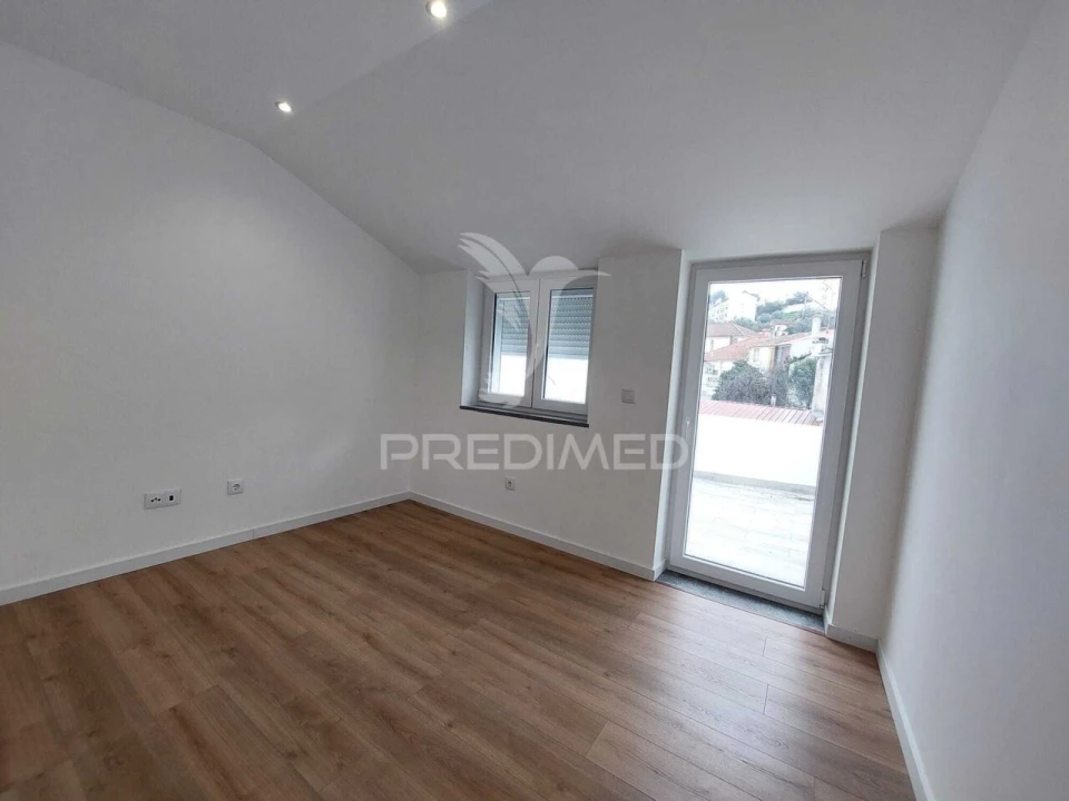 Apartamento T4 para Venda em Sé e São Lourenço Foto 7