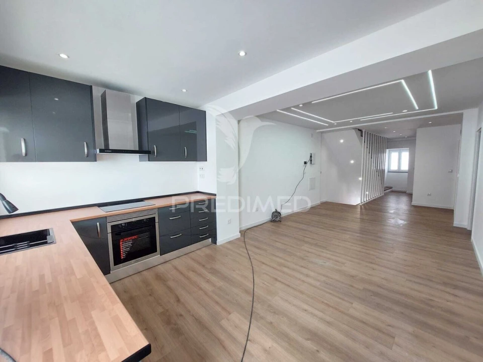 Apartamento T4 para Venda em Sé e São Lourenço Foto 17