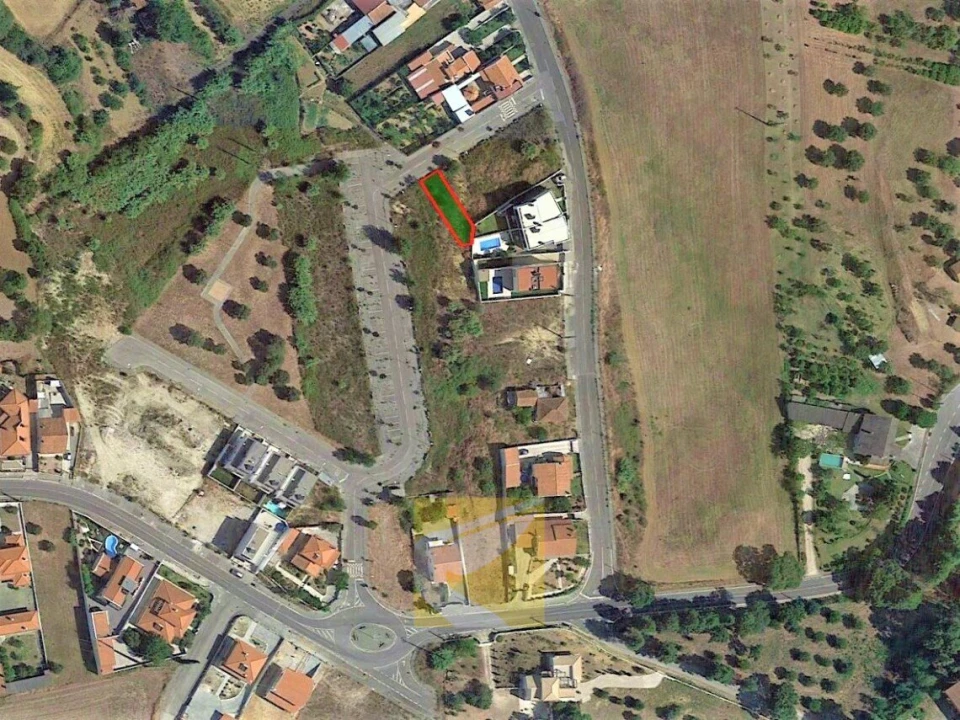 Moradia T0 para Venda em Torres Novas (Santa Maria, Salvador e Santiago) Foto 1