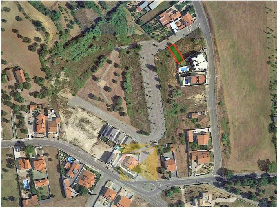 Moradia T0 para Venda em Torres Novas (Santa Maria, Salvador e Santiago) Foto 1
