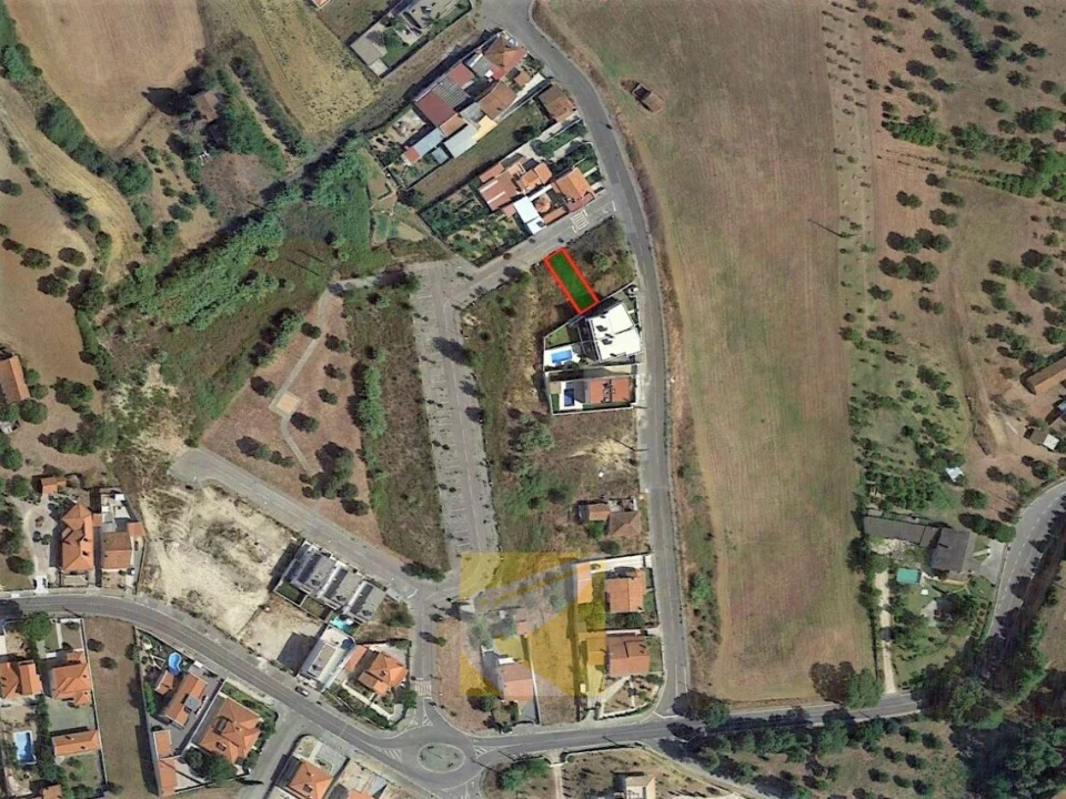 Moradia T0 para Venda em Torres Novas (Santa Maria, Salvador e Santiago) Foto 1