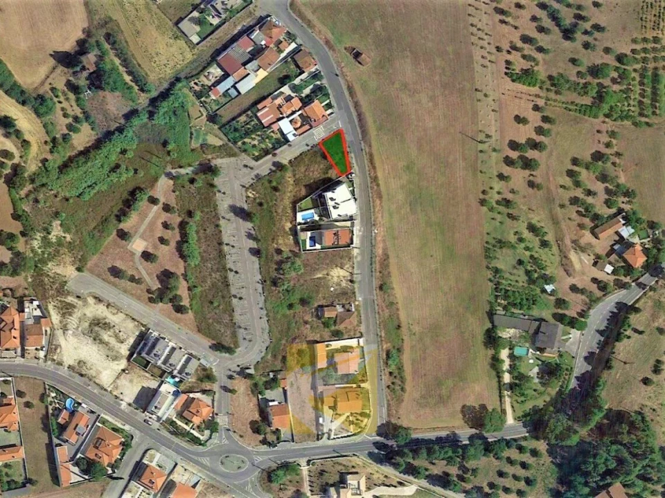 Moradia T0 para Venda em Torres Novas (Santa Maria, Salvador e Santiago) Foto 1