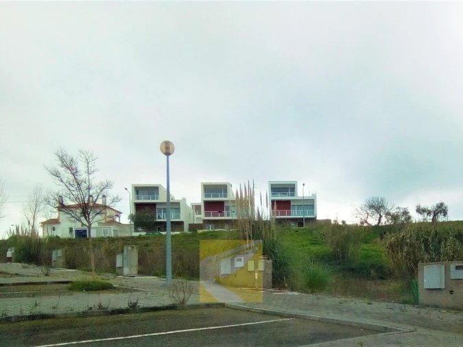 Moradia T0 para Venda em Torres Novas (Santa Maria, Salvador e Santiago) Foto 5
