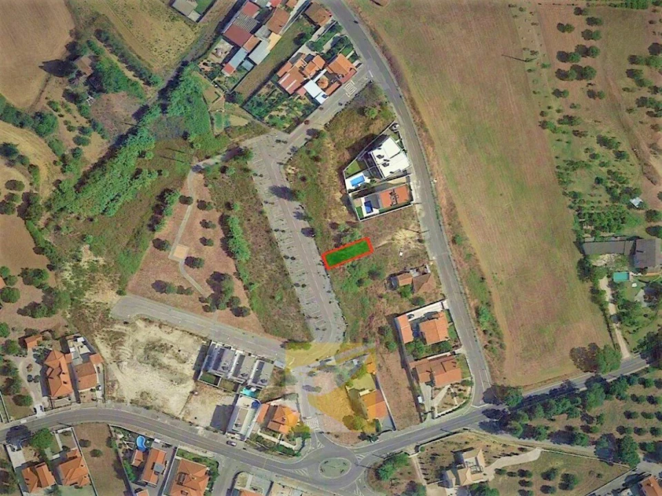 Moradia T0 para Venda em Torres Novas (Santa Maria, Salvador e Santiago) Foto 1