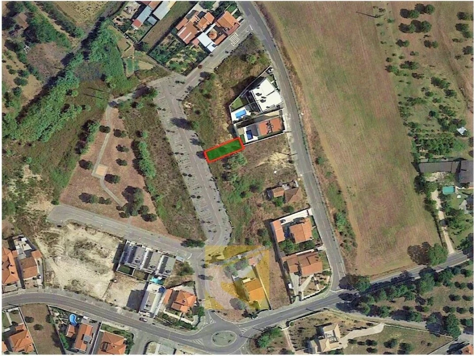 Moradia T0 para Venda em Torres Novas (Santa Maria, Salvador e Santiago) Foto 1