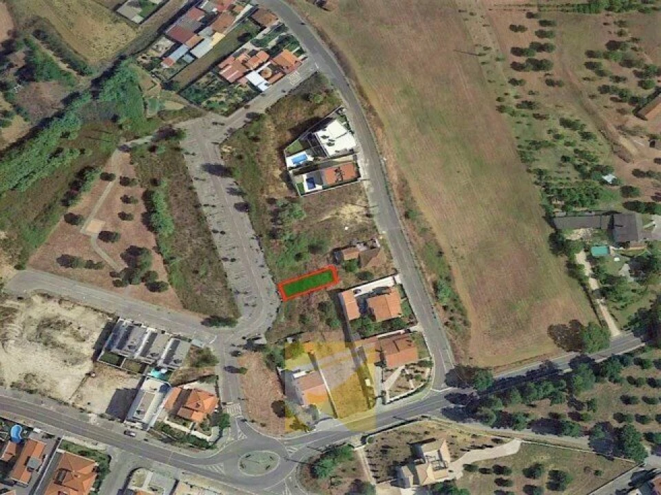 Moradia T0 para Venda em Torres Novas (Santa Maria, Salvador e Santiago) Foto 1