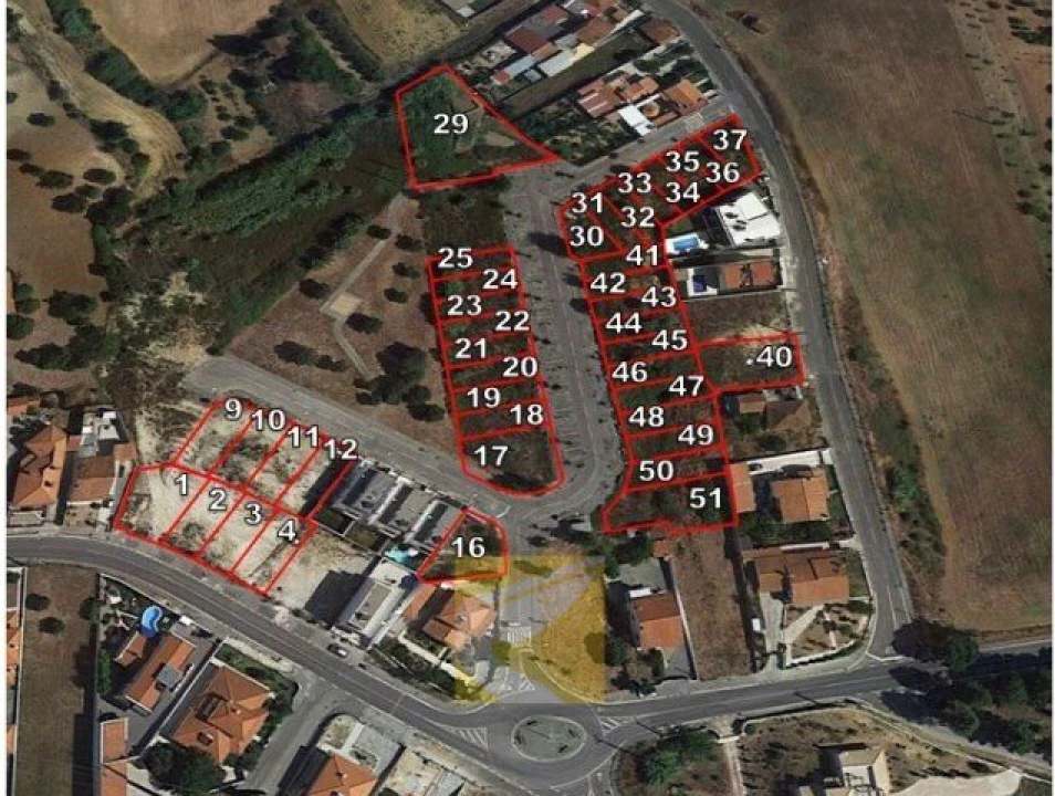 Moradia T0 para Venda em Torres Novas (Santa Maria, Salvador e Santiago) Foto 5