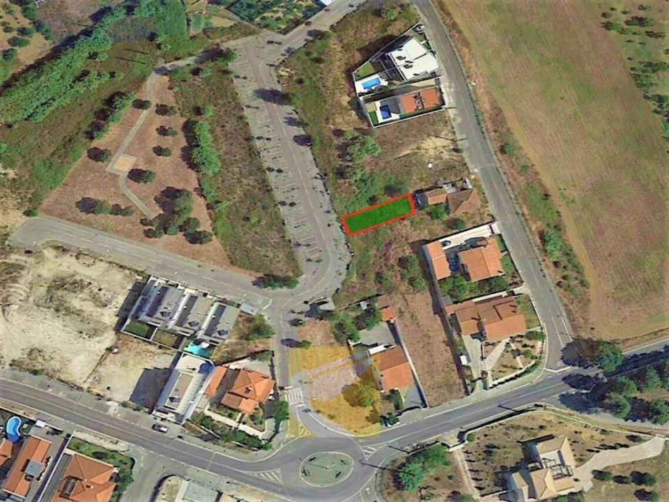 Moradia T0 para Venda em Torres Novas (Santa Maria, Salvador e Santiago) Foto 1