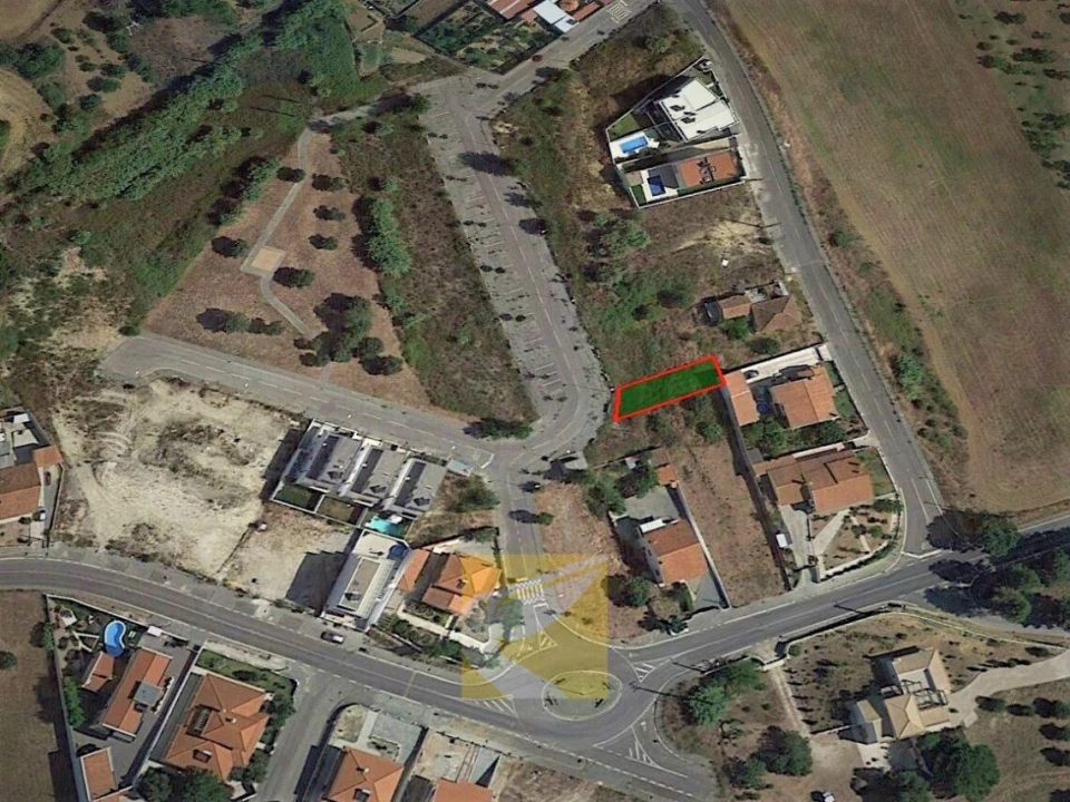 Moradia T0 para Venda em Torres Novas (Santa Maria, Salvador e Santiago) Foto 1