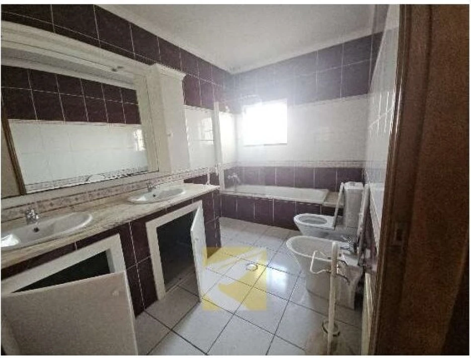 Moradia T4 para Venda em Alfandega da Fe Foto 9