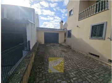 Moradia T4 para Venda em Alfandega da Fe