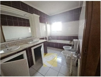Moradia T4 para Venda em Alfandega da Fe