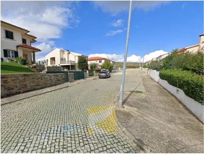 Moradia T4 para Venda em Alfandega da Fe Foto 16