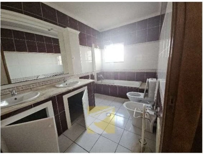 Moradia T4 para Venda em Alfandega da Fe Foto 9