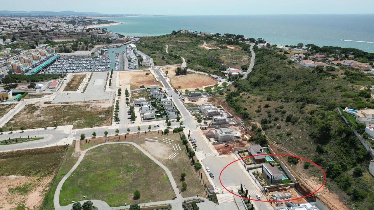 Moradia T4 para Venda em Albufeira e Olhos de Água Foto 38