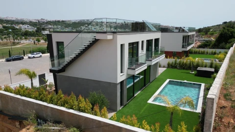 Moradia T4 para Venda em Albufeira e Olhos de Água