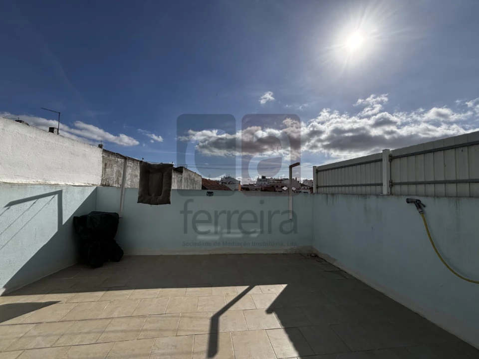 Apartamento T2 para Venda em Almeirim Foto 32
