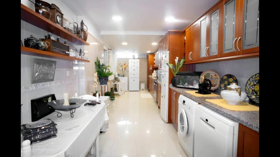 Moradia T4 para Venda em Carnaxide e Queijas