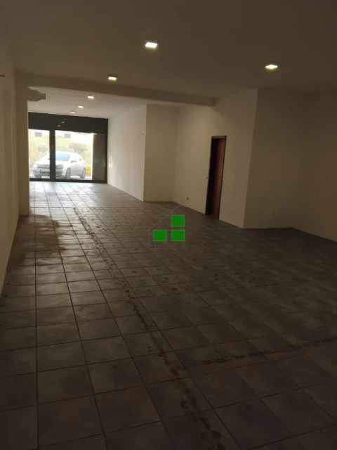 Loja para Venda em Sandim, Olival, Lever e Crestuma