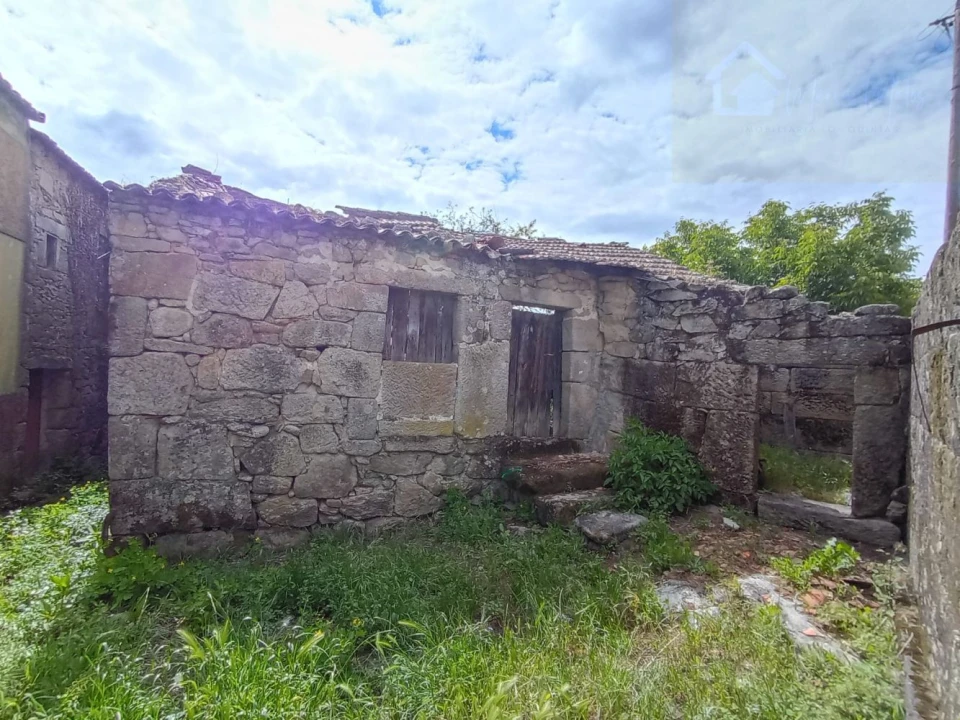 Moradia T2 para Venda em Cunha Baixa Foto 1