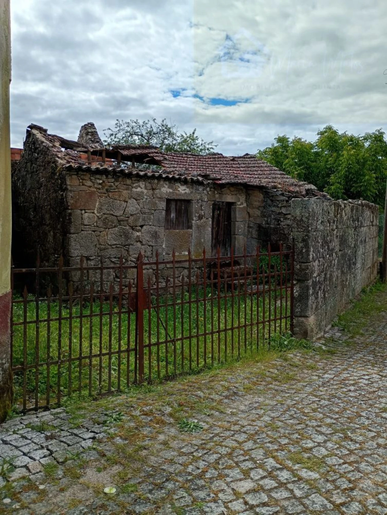 Moradia T2 para Venda em Cunha Baixa Foto 3