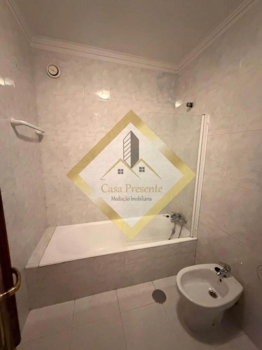 Apartamento T2 para Venda em Oliveira do Douro Foto 14
