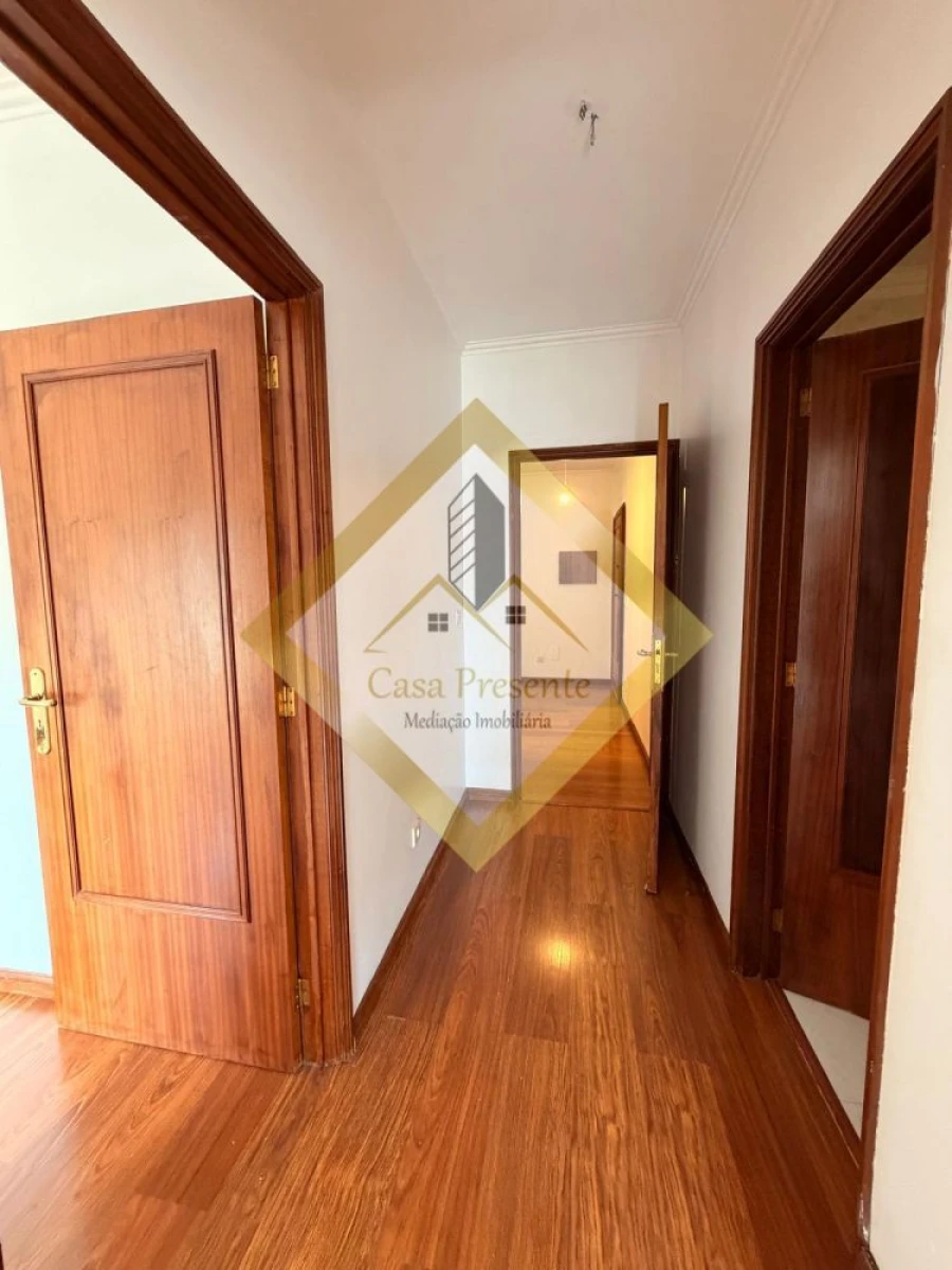 Apartamento T2 para Venda em Oliveira do Douro Foto 24