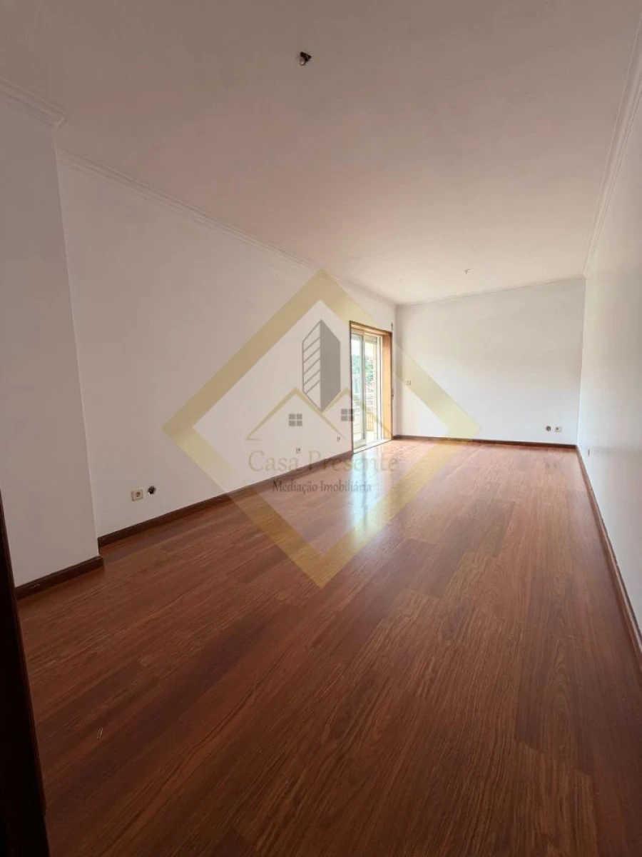 Apartamento T2 para Venda em Oliveira do Douro Foto 3