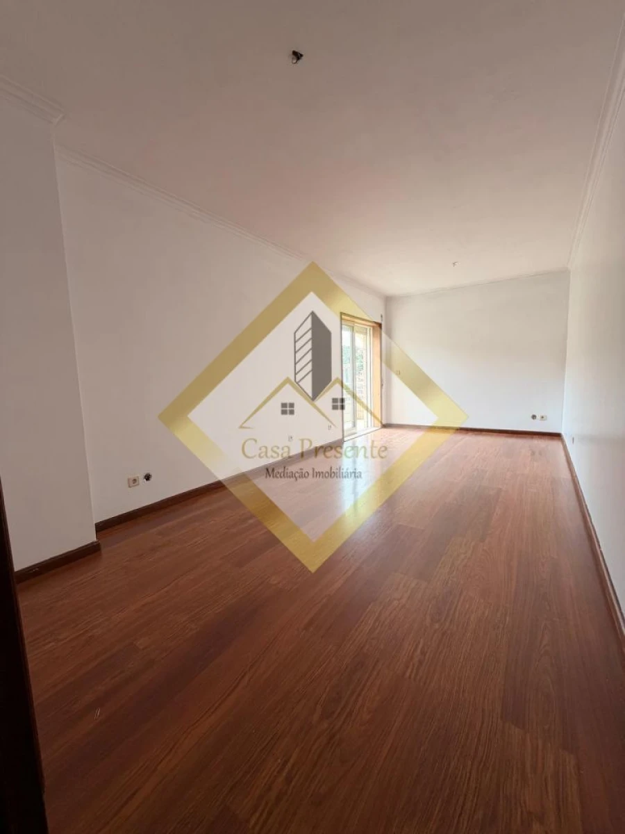 Apartamento T2 para Venda em Oliveira do Douro Foto 3